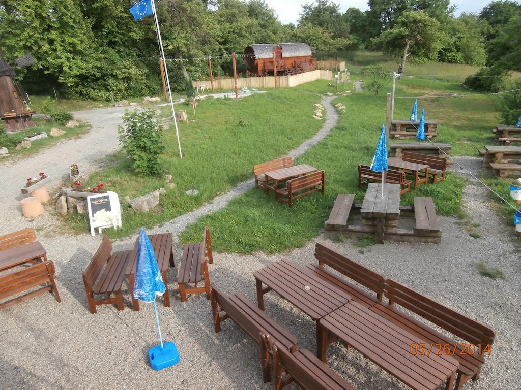 Le Chalet Du Chemin Et Sa Roulotte Berviller-en-Moselle Zewnętrze zdjęcie