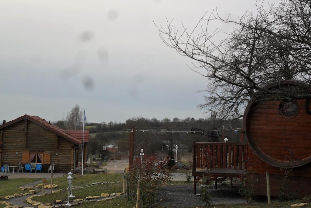 Le Chalet Du Chemin Et Sa Roulotte Berviller-en-Moselle Zewnętrze zdjęcie